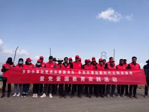 蓝盈莹变装畲族姑娘宣传家乡 露甜美笑容明媚动人